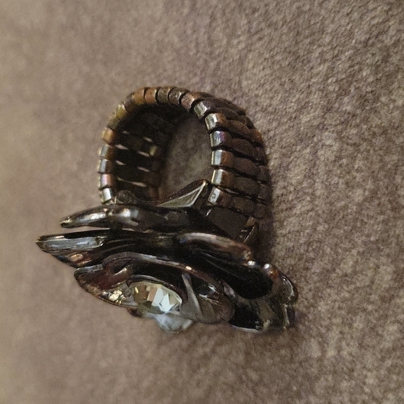 Y2k Romantic Gunmetal Rhinestone Rose Flower Goth Fairycore Stretch Ring - Picture 2 of 5